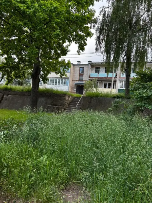 Слонімчанка паскардзілася на стан дзіцячай пляцоўкі ў двары - яе дэмантавалі