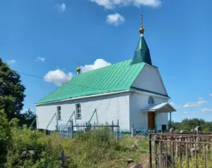Под Кореличами церковь ХIX века обшили сайдингом 