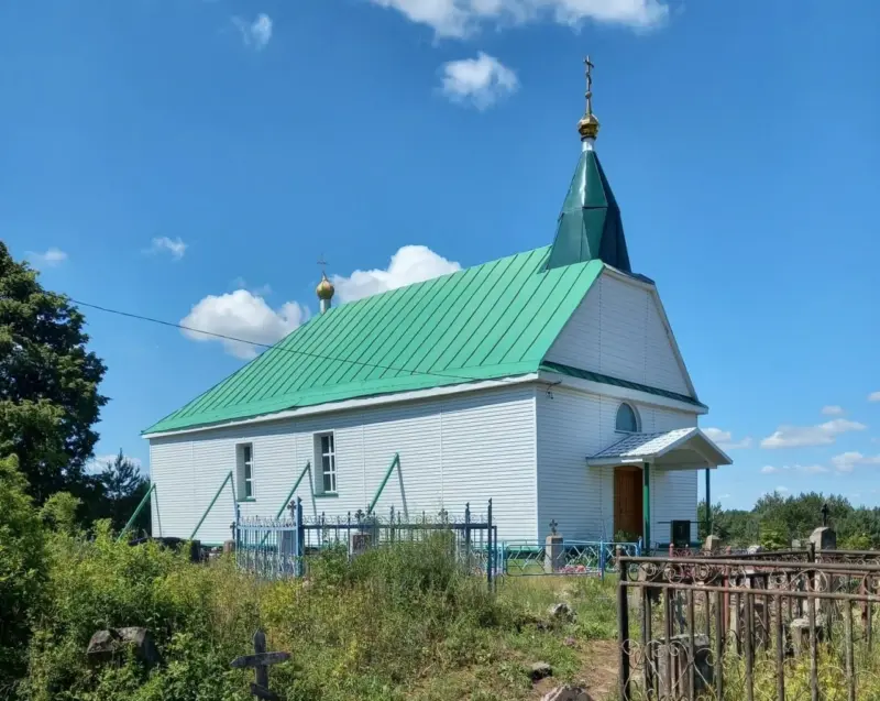 Пад Карэлічамі царкву ХIX стагоддзя абшылі сайдынгам