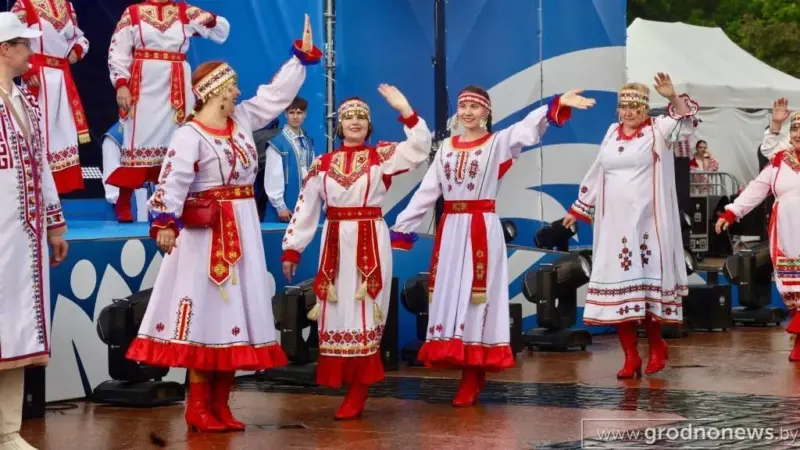 Больш за 40 нацыянальнасцей, 100 мерапрыемстваў і выступленне Лукашэнкі. У Гродне адкрыўся юбілейны Фестываль нацыянальных культур