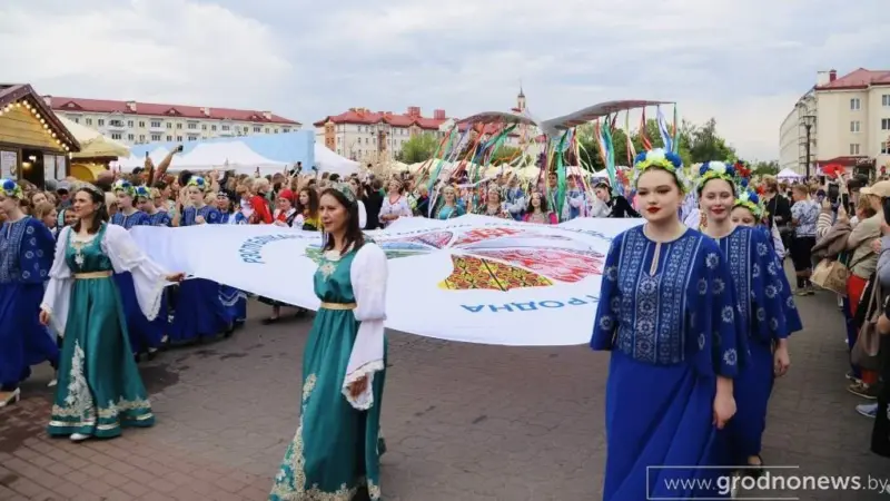 Больш за 40 нацыянальнасцей, 100 мерапрыемстваў і выступленне Лукашэнкі. У Гродне адкрыўся юбілейны Фестываль нацыянальных культур