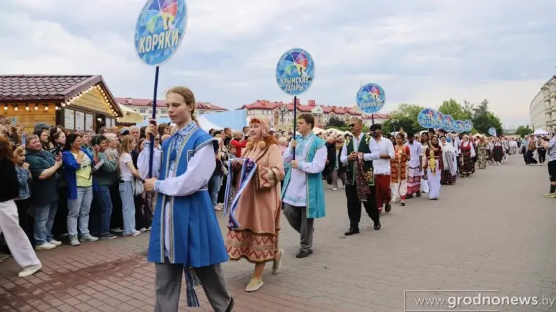 Больш за 40 нацыянальнасцей, 100 мерапрыемстваў і выступленне Лукашэнкі. У Гродне адкрыўся юбілейны Фестываль нацыянальных культур