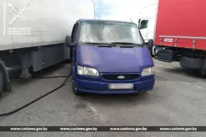 У границы с Польшей работала нелегальная АЗС в машине. Заправка может дорого обойтись польскому водителю АЗС