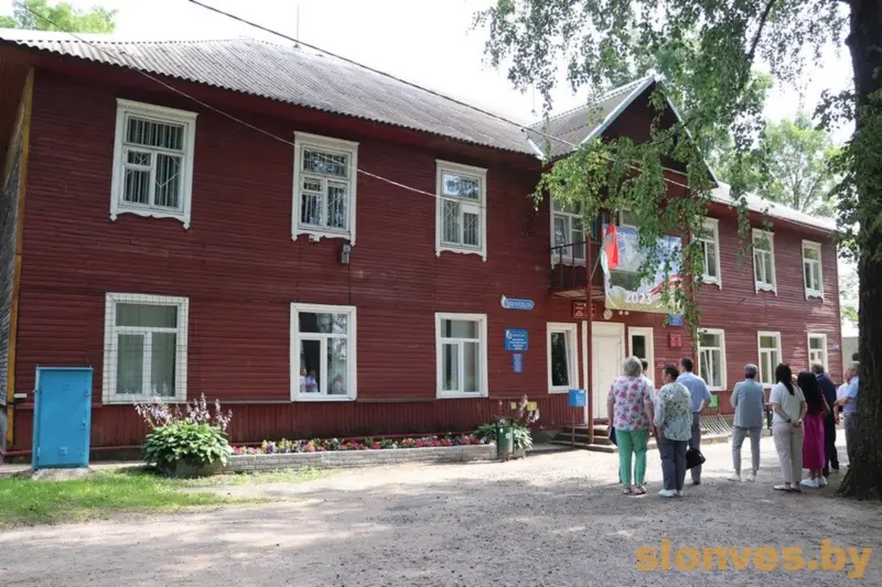 “Поддержка населения”. Жители агрогородка под Слонимом остались без почты и аптеки