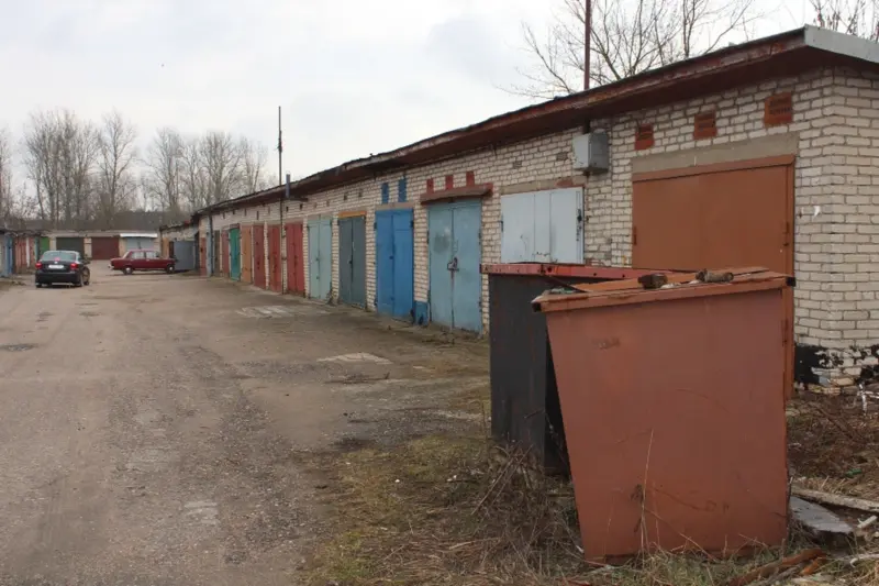В Лиде более 400 гаражей остались без света. Кооперативу местные власти предлагают решить проблему своими силами гаражи