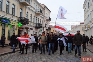 Незадаволеныя гродзенцы выйшлі на мітынг супраць падатку на дармаедства Незадаволеныя гродзенцы выйшлі на мітынг супраць падатку на дармаедства