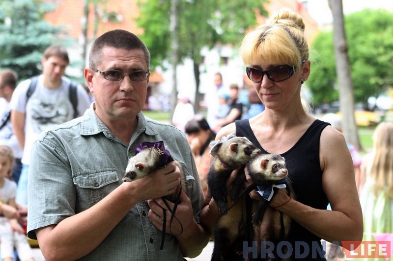 "Сабакі з катамі і побач не стаяць". У парку Жылібера знаёмілі гродзенцаў з тхарамі