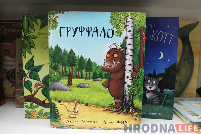 Якія кнігі для дзяцей купляюць гродзенцы? Прыватныя і дзяржаўныя кнігарні расказалі пра летніх лідараў продажу