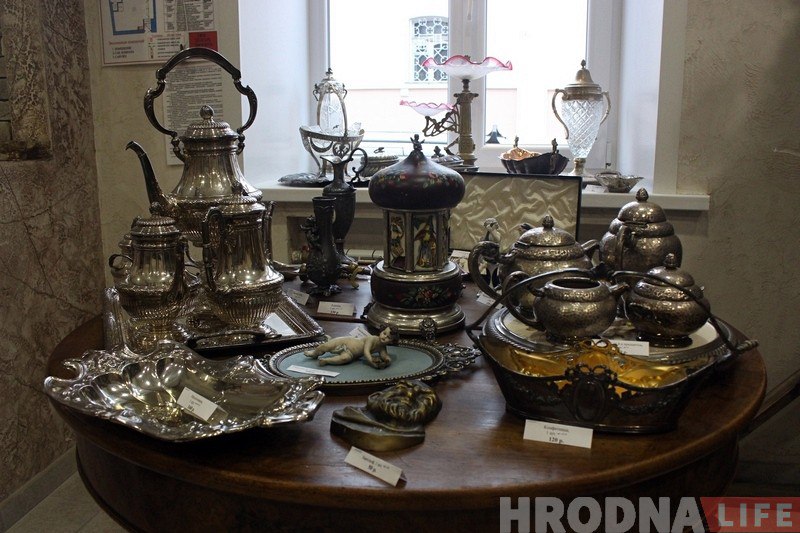 "У гэтых рэчах ёсць шарм". Маладыя гродзенцы адкрылі краму вінтажных і старых рэчаў