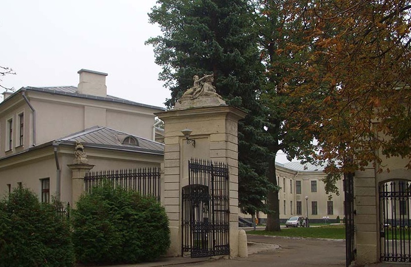 Ленин-фараон, сфинксы из замка и огонь из храма Весты. Где на улицах Гродно найти Египет, Рим и Вавилон