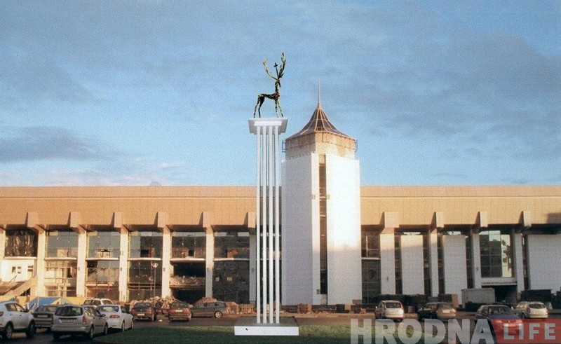 Замест абяцанага сімвала горада на прывакзальнай плошчы ў Гродне ўсталявалі вялікі ліхтар