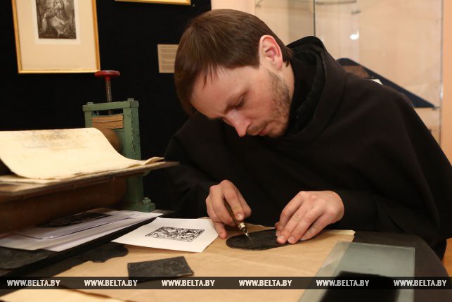 Адчуць сябе Скарынам: на выставе ў Гродне можна надрукаваць гравюру і пакінуць сабе на памяць