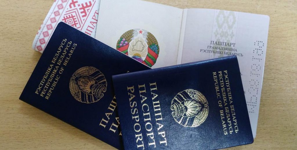 Дэпутаты прапанавалі ўвесці "пасведчанне суайчынніка" для выхадцаў з Беларусі: кажуць, гэта не тое што і карта паляка