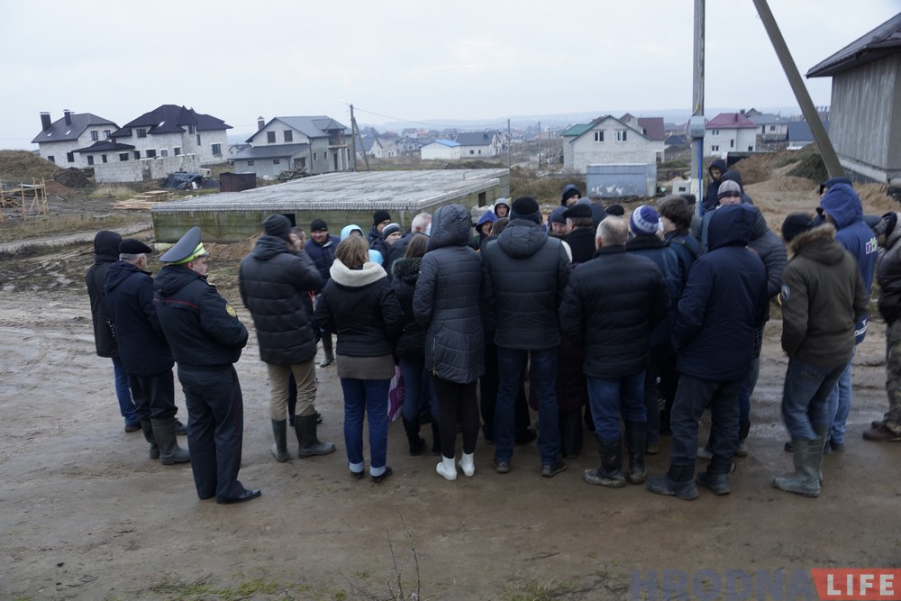 Полная Заболоть! Денег на дороги в Гродно нет и не будет. Жители говорят, что это нарушение указа президента