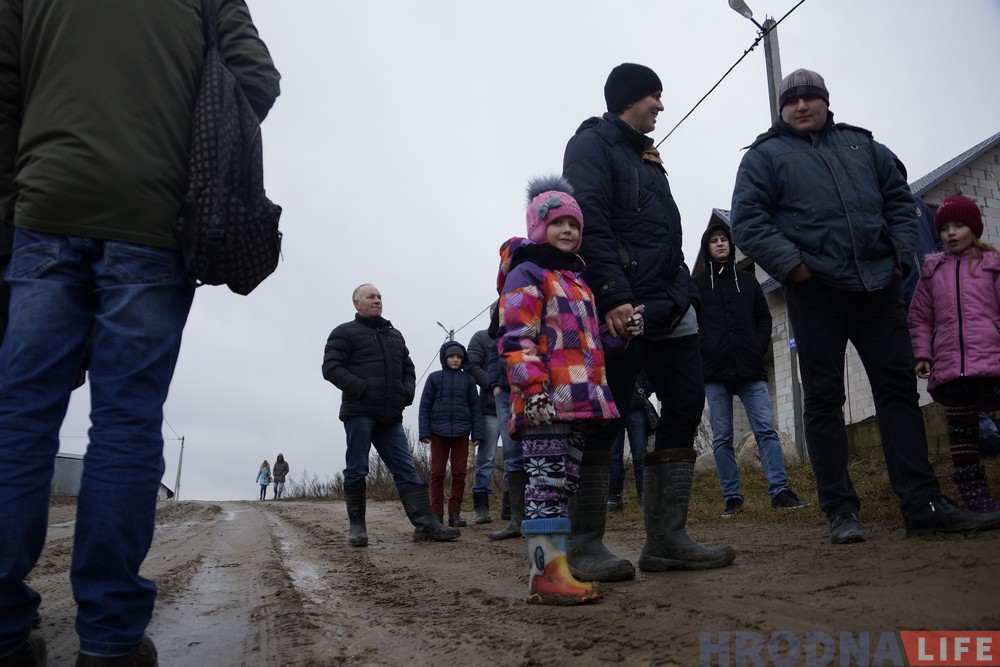 Полная Заболоть! Денег на дороги в Гродно нет и не будет. Жители говорят, что это нарушение указа президента