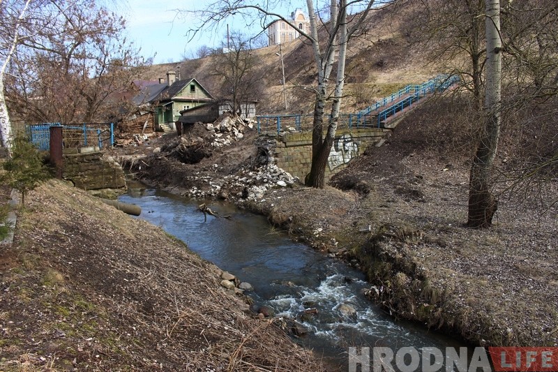 Кіраўнікі мяняюцца, а выніку няма: жыхары вуліцы Рабочай чатыры гады чакаюць аднаўлення моста