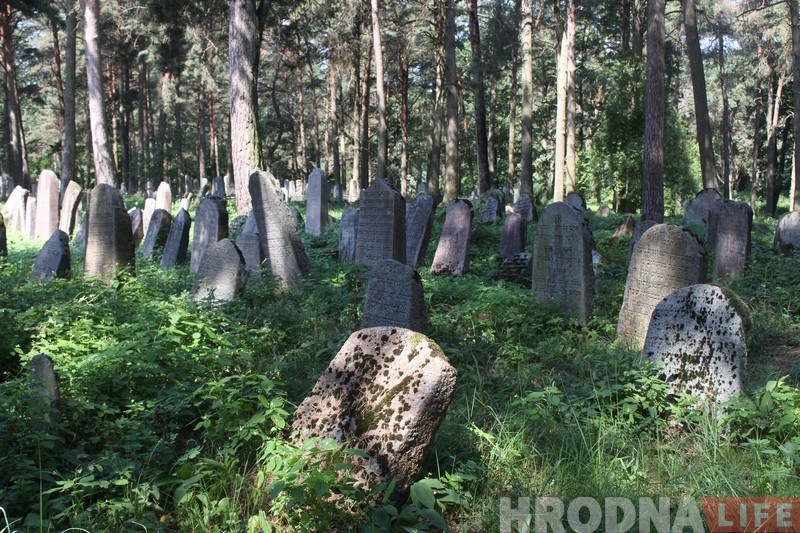 Ля абрынутага берага Гараднічанкі зноў знаходзяць яўрэйскія надмагільныя пліты