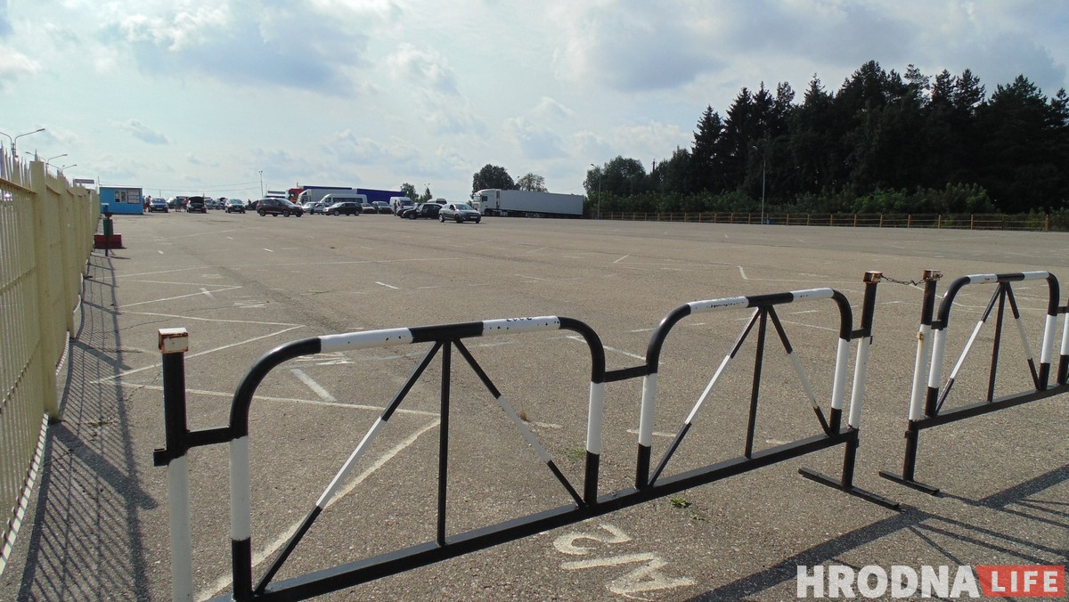 Ад ажыятажу 90-х да амаль пусткі сёння. Як існаваў і амаль знік гродзенскі аўтарынак