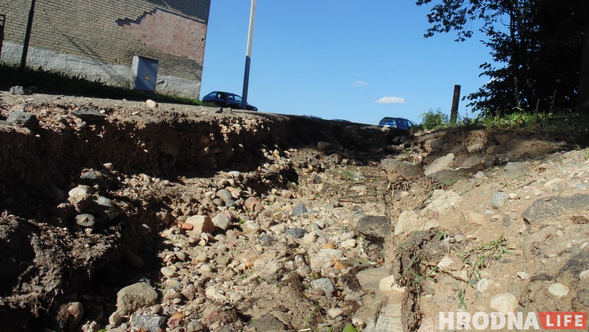 У Панямуні на бездарожжы гродзенцы б'юць машыны. Чыноўнікі толькі даюць адпіскі У Панямуні на бездарожжы гродзенцы б'юць машыны. Чыноўнікі толькі даюць адпіскі
