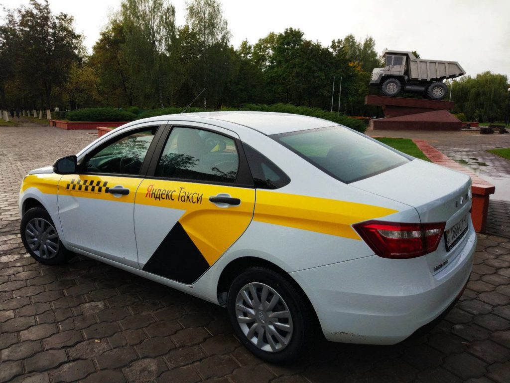 У Гродне з'явілася Яндэкс.Таксі. Выклікаецца з мабільнага дадатку і абяцае прыязджаць за 5 хвілін