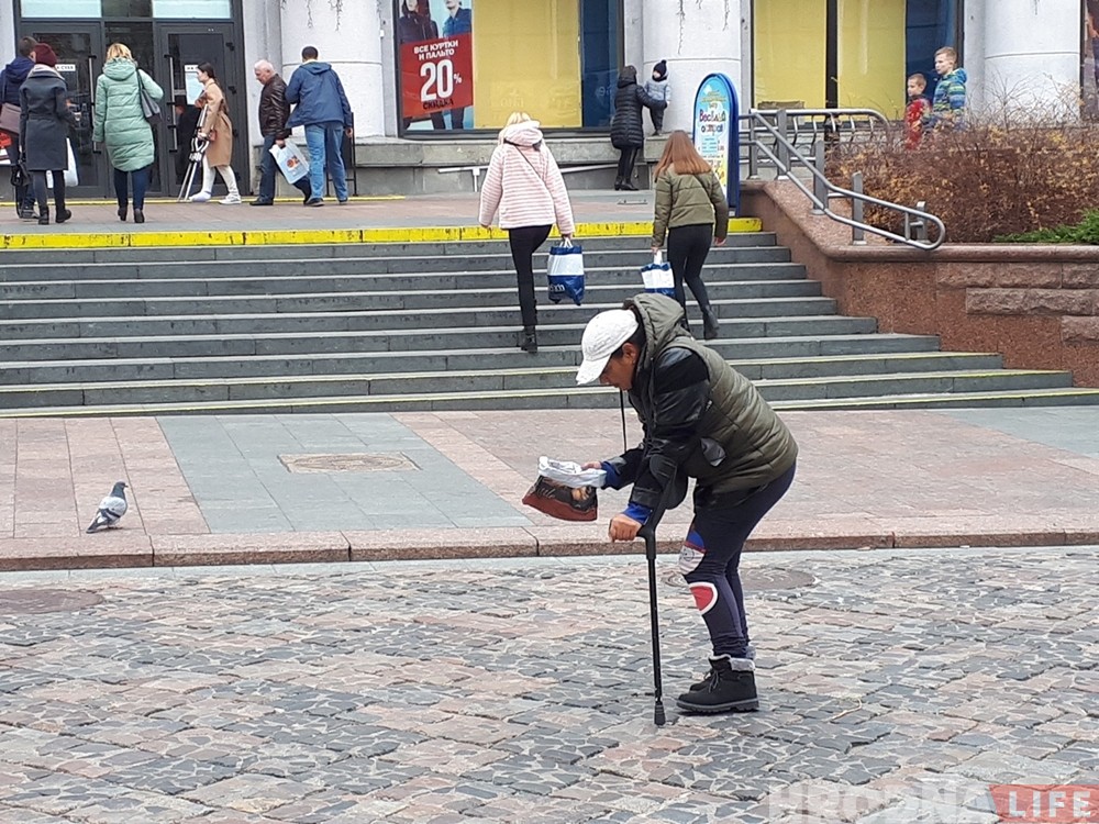 На Советской на место уличных музыкантов пришли попрошайки