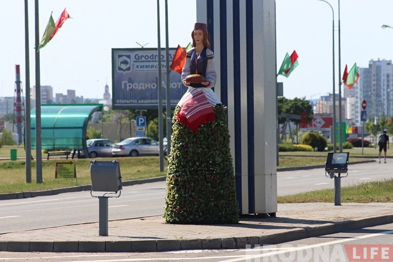 Трохметровая Алеся ўжо не сустракае гасцей на М6: яе прыбралі перад прыездам Лукашэнкі