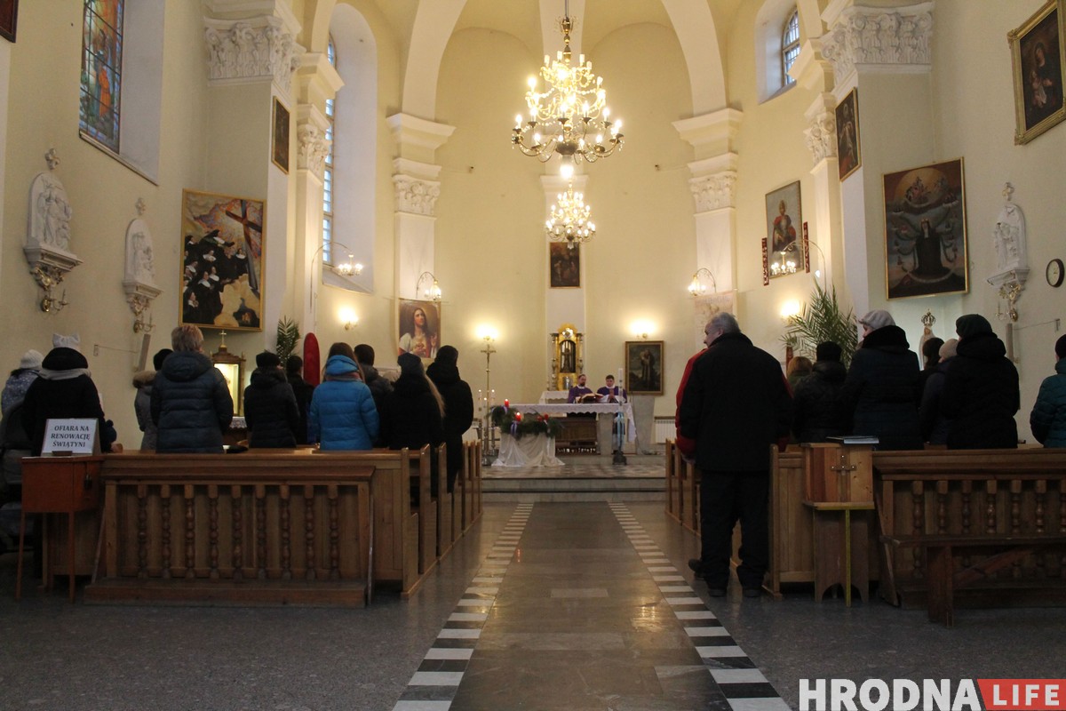 Касцёл, дзе вернікі вучаць ксяндза. Як у Гродне 20 гадоў праходзіць імша для глуханямых Касцёл, дзе вернікі вучаць ксяндза. Як у Гродне 20 гадоў праходзіць імша для глуханямых