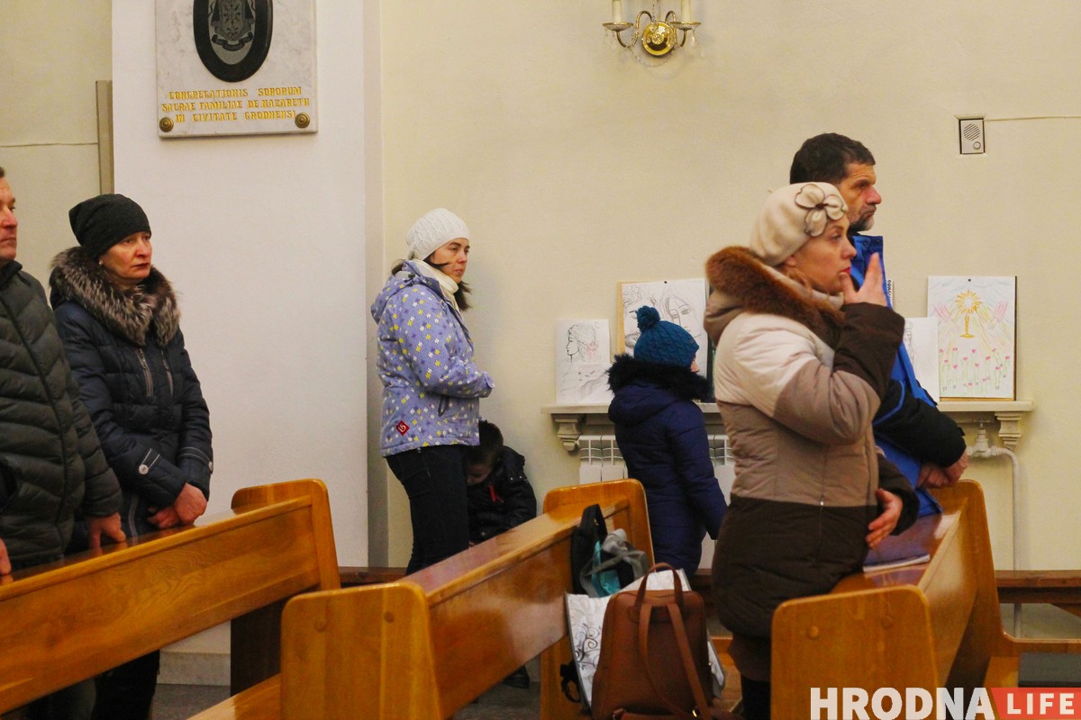 Касцёл, дзе вернікі вучаць ксяндза. Як у Гродне 20 гадоў праходзіць імша для глуханямых Касцёл, дзе вернікі вучаць ксяндза. Як у Гродне 20 гадоў праходзіць імша для глуханямых