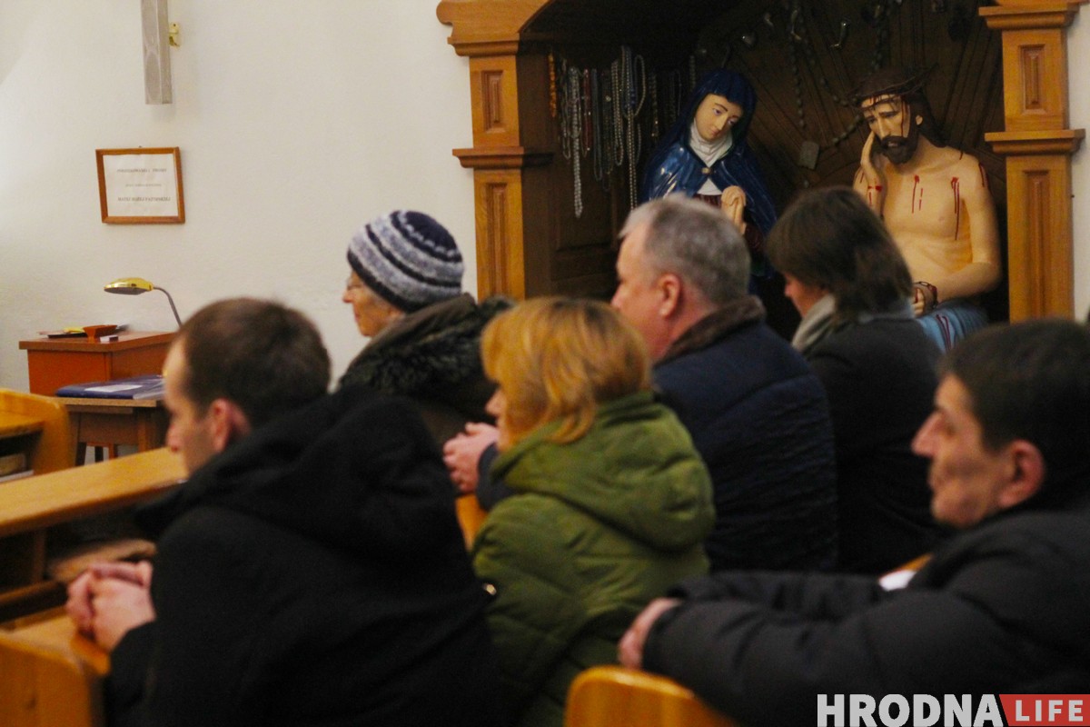 Касцёл, дзе вернікі вучаць ксяндза. Як у Гродне 20 гадоў праходзіць імша для глуханямых Касцёл, дзе вернікі вучаць ксяндза. Як у Гродне 20 гадоў праходзіць імша для глуханямых