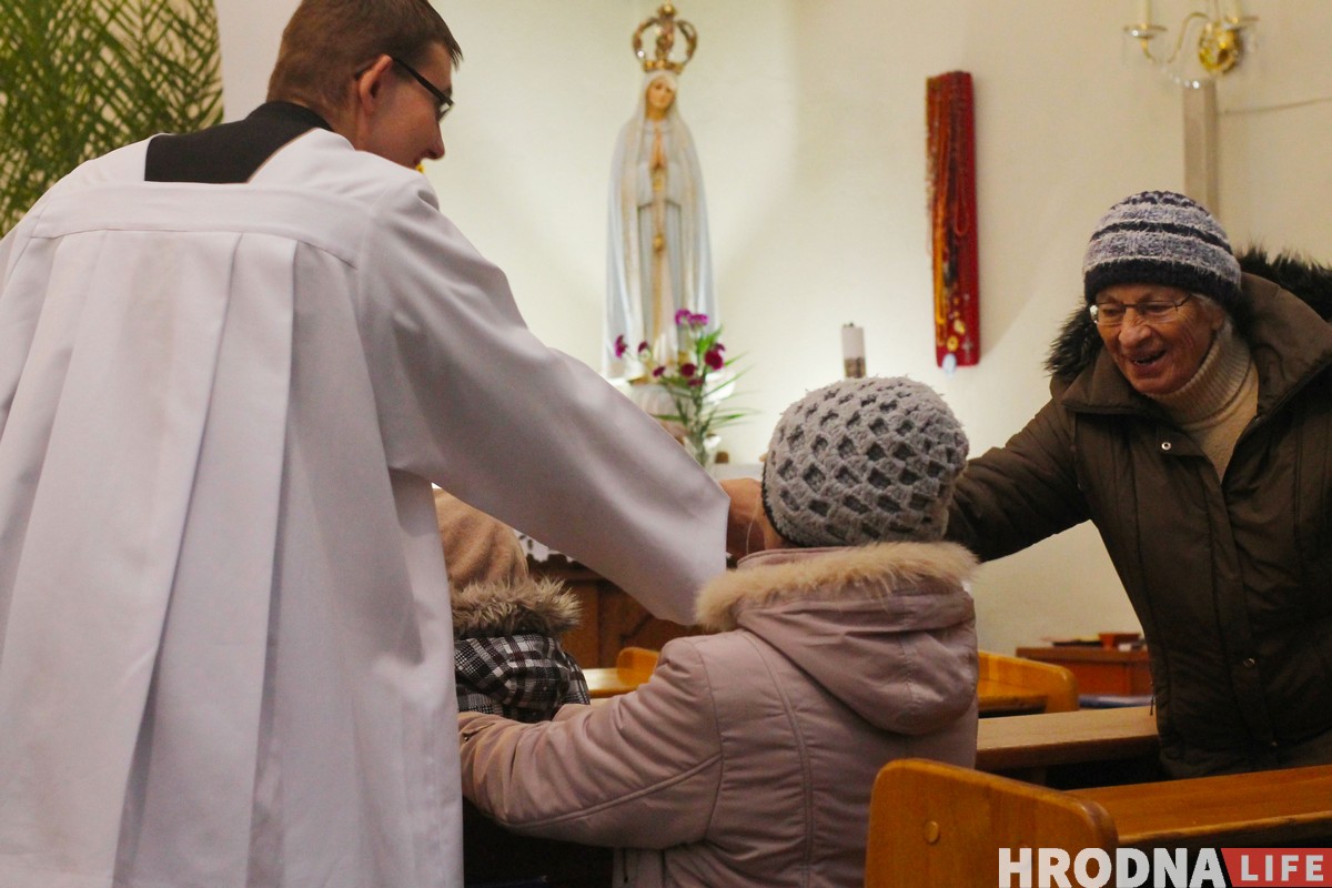 Касцёл, дзе вернікі вучаць ксяндза. Як у Гродне 20 гадоў праходзіць імша для глуханямых Касцёл, дзе вернікі вучаць ксяндза. Як у Гродне 20 гадоў праходзіць імша для глуханямых