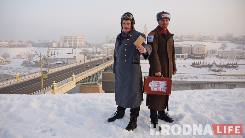 В Гродно необычные почтальоны разносят письма с предсказаниями от шведского оракула