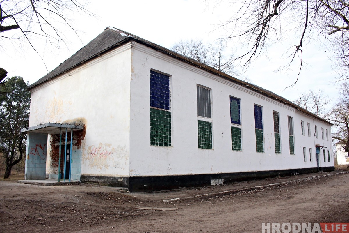 «Всё делаем сами». Бывший спортзал военного городка стал местом молитв