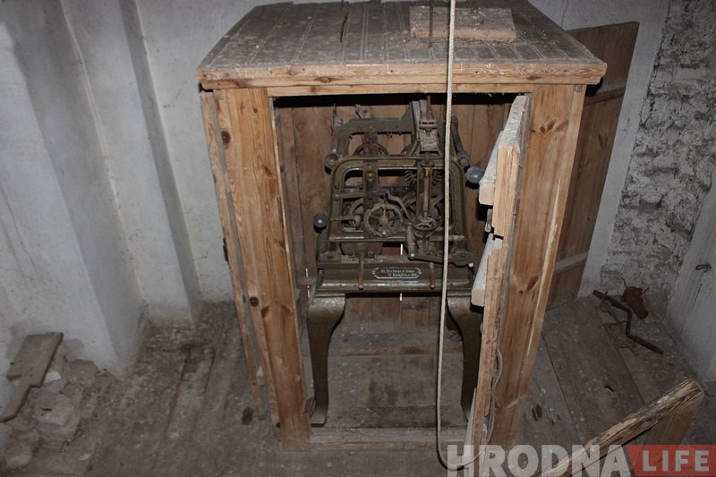 Дзіркі ад куляў у цыферблаце: як рэстаўруюць вежавы гадзіннік лютэранскай кірхі