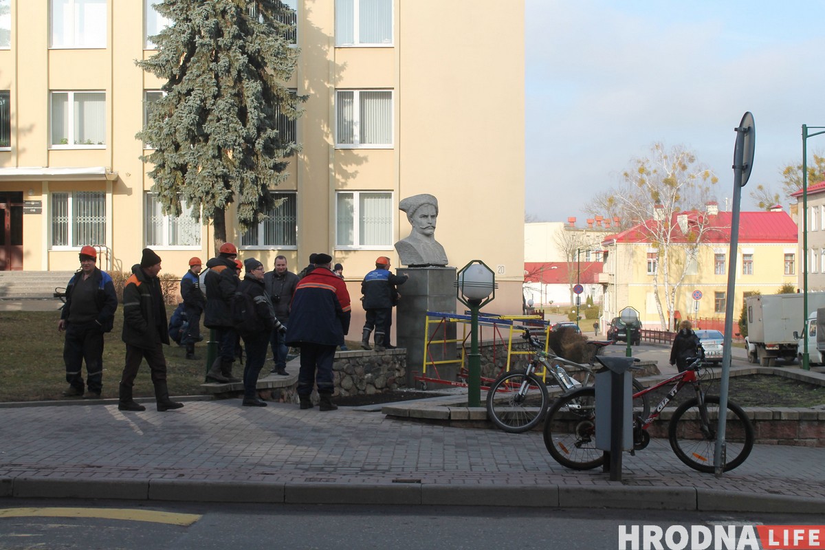 У Гродне дэмантуюць помнік Чапаеву (абноўлена)