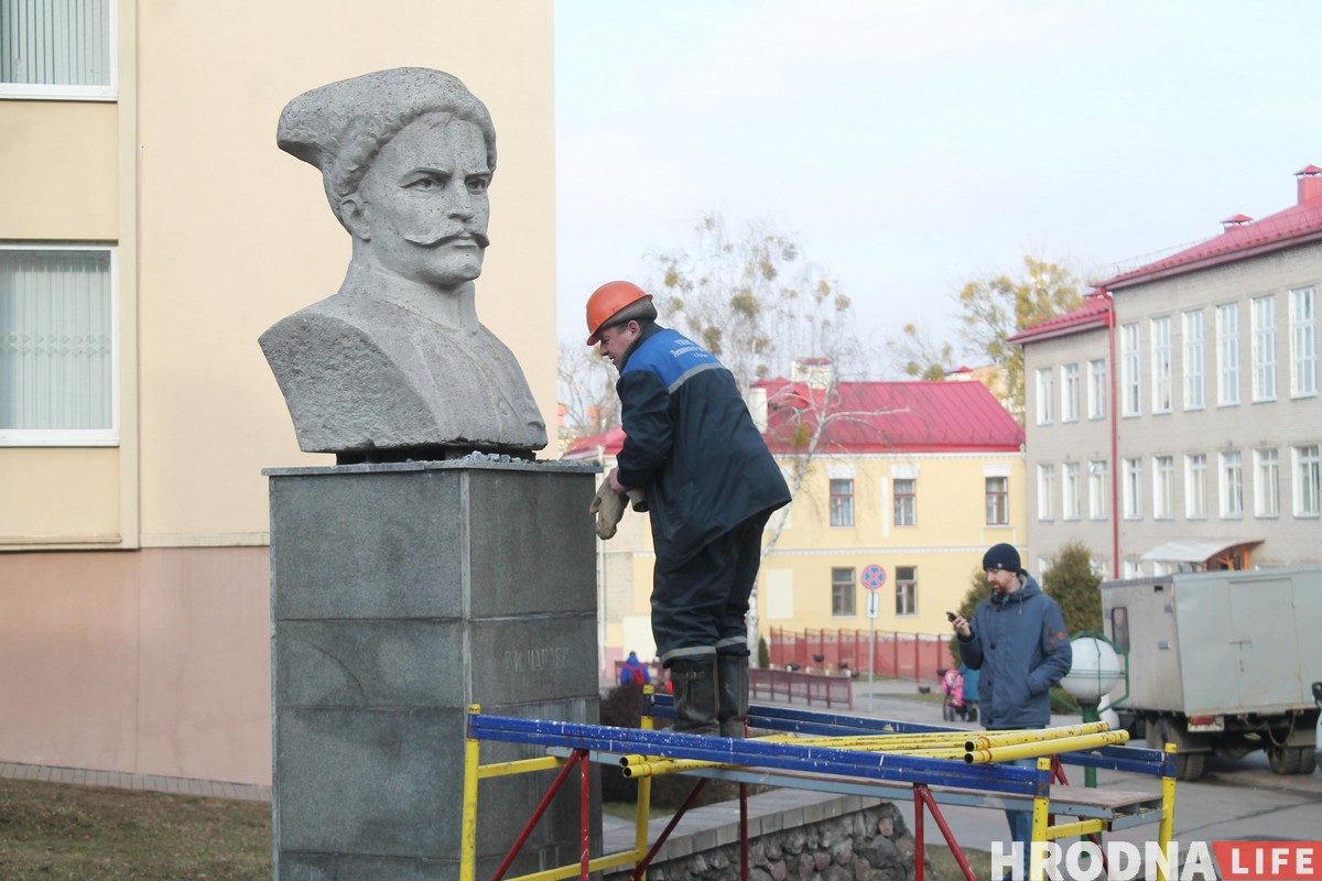 У Гродне дэмантуюць помнік Чапаеву (абноўлена)
