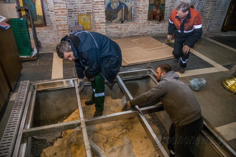 Частка падлогі ў Каложскай царквы стала шкляной