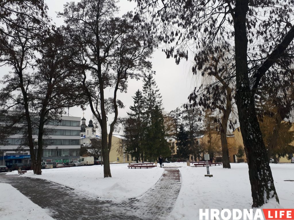 Паркоўка каля Дома рыбака, якой не будзе. Куды прыбраць машыны з Замкавай?