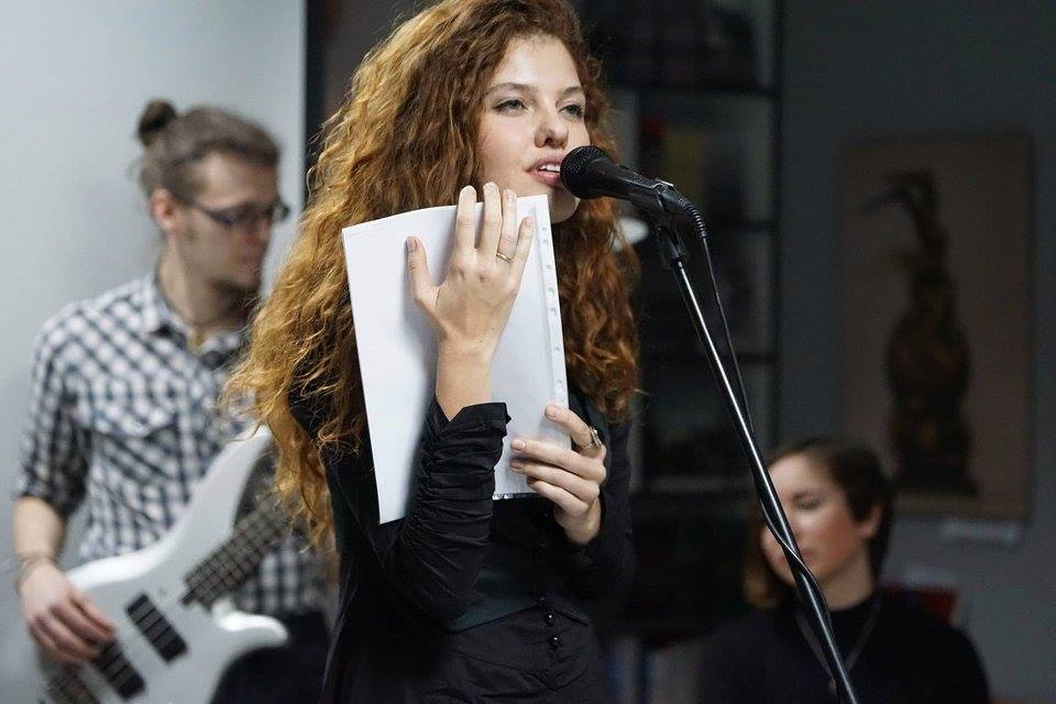 "Уже умерла бы от чумы". Катерина Водоносова о жизни между XV и XXI веками, музыке и вдохновение