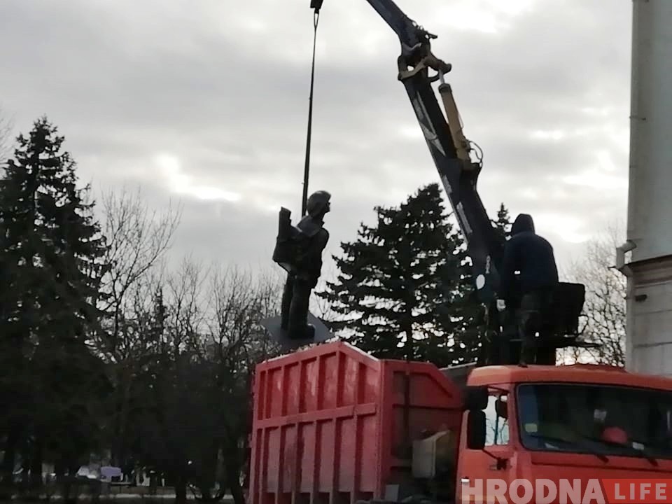 В центре Гродно убрали "туриста". Не понравился администрации?