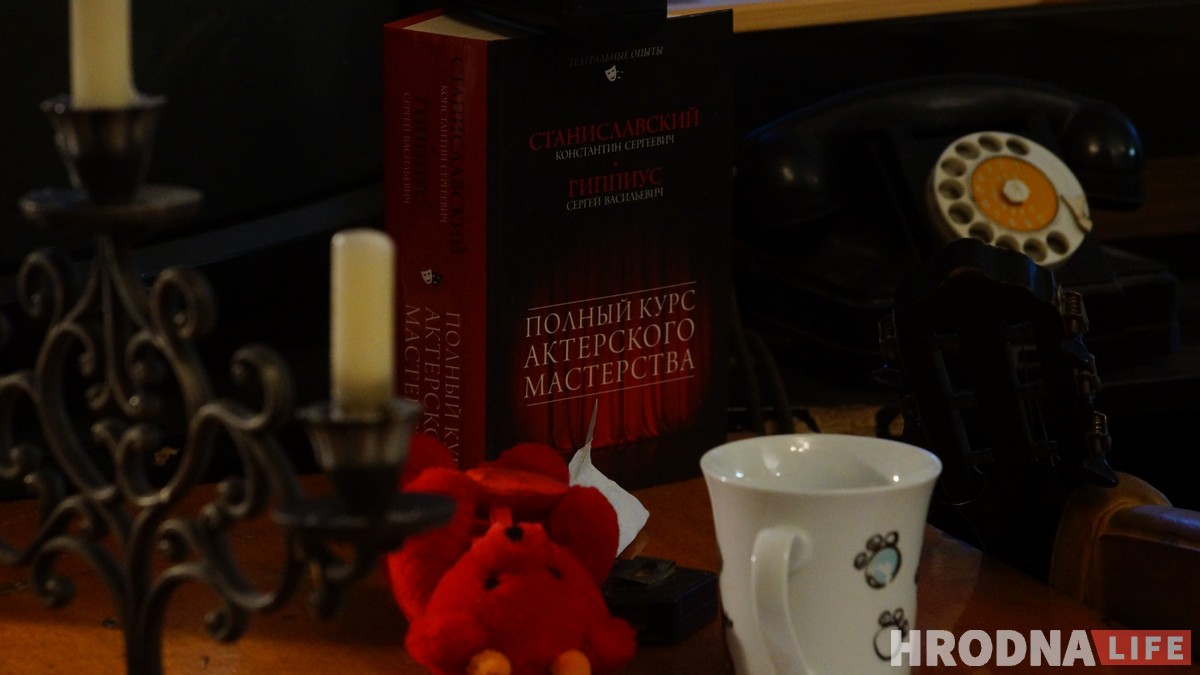“Паставіць можна і тэлефонны даведнік”. Сяргей Бачкоў расказаў пра 10 год народнага тэатра “Бочонок”