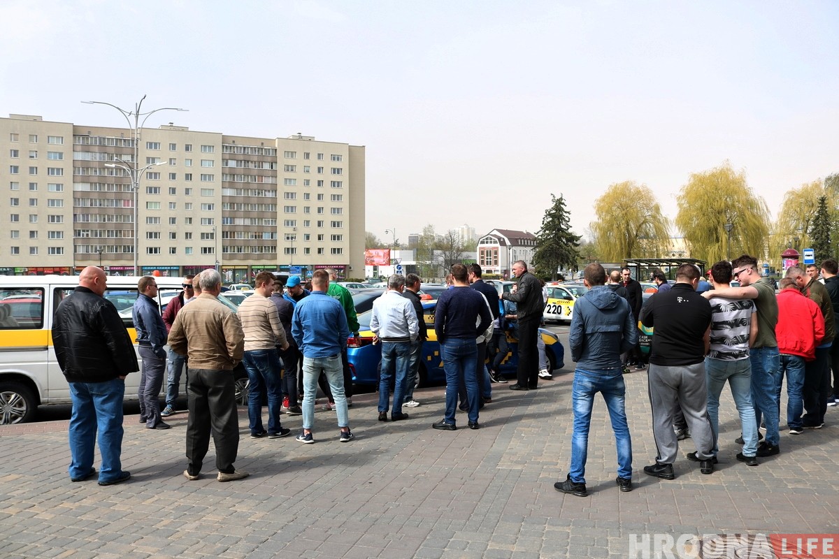 В Гродно бастуют таксисты: требуют повышения тарифов