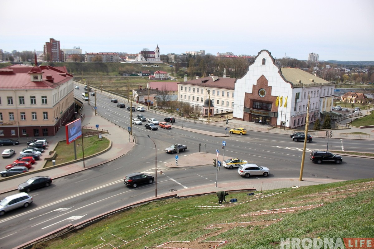 Ля Бернардынскага касцёла з'явіцца вялікі надпіс "Ленінскі раён". Што думаюць гродзенцы?