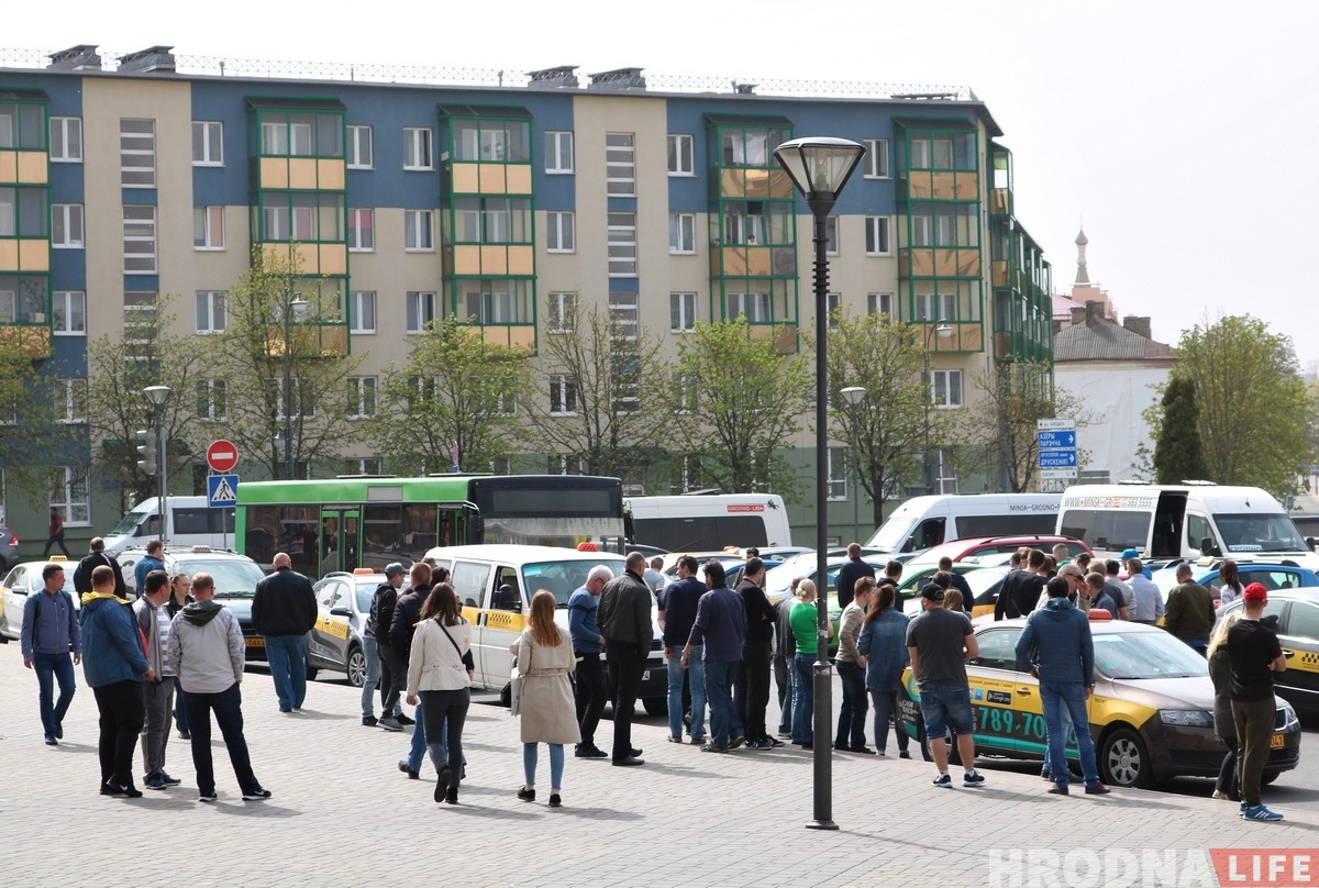 В Гродно бастуют таксисты: требуют повышения тарифов