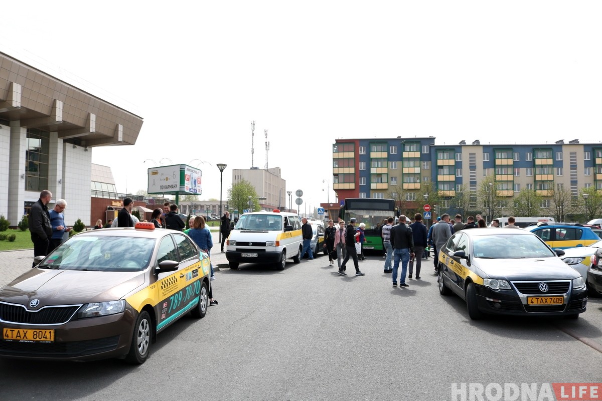 В Гродно бастуют таксисты: требуют повышения тарифов