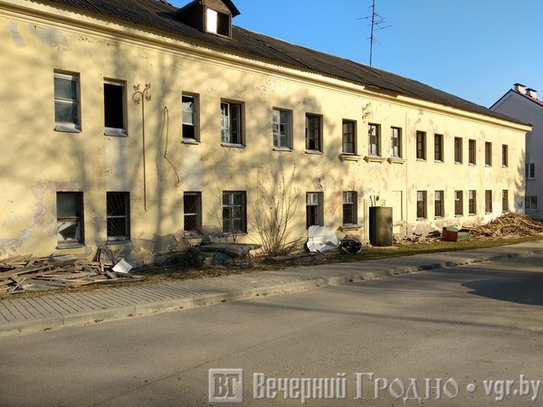 Стары інтэрнат на Суворава каля «Еўраопта» пераробяць пад гандлёва-офісны цэнтр