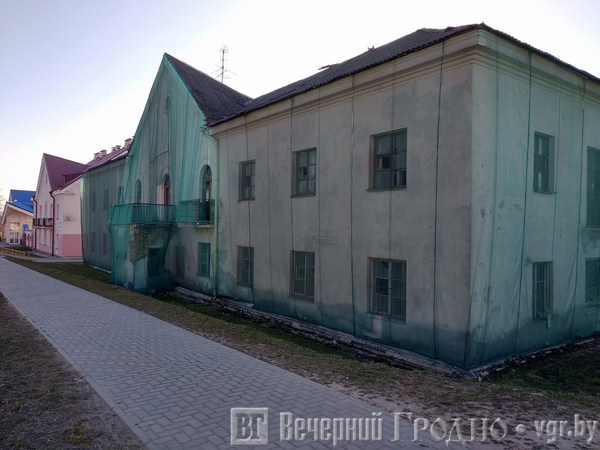 Стары інтэрнат на Суворава каля «Еўраопта» пераробяць пад гандлёва-офісны цэнтр