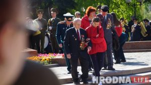 На магіле Вітольда Ашурка ўсталявалі помнік