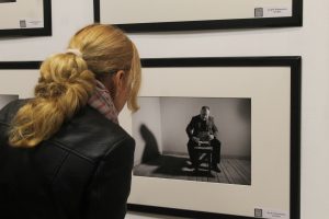 “Навошта цыгарэты, каб не кава?” Пра шкодныя радасці жыцця раскажа выстава ў музеі Паруліса