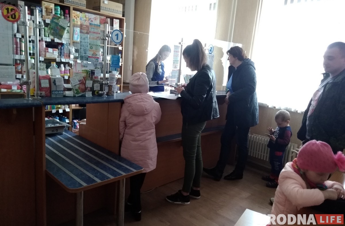 Жыхары "Фабрычнага" патрабуюць дзяржаўную аптэку і банкамат: у мікрараёне збіраюць подпісы