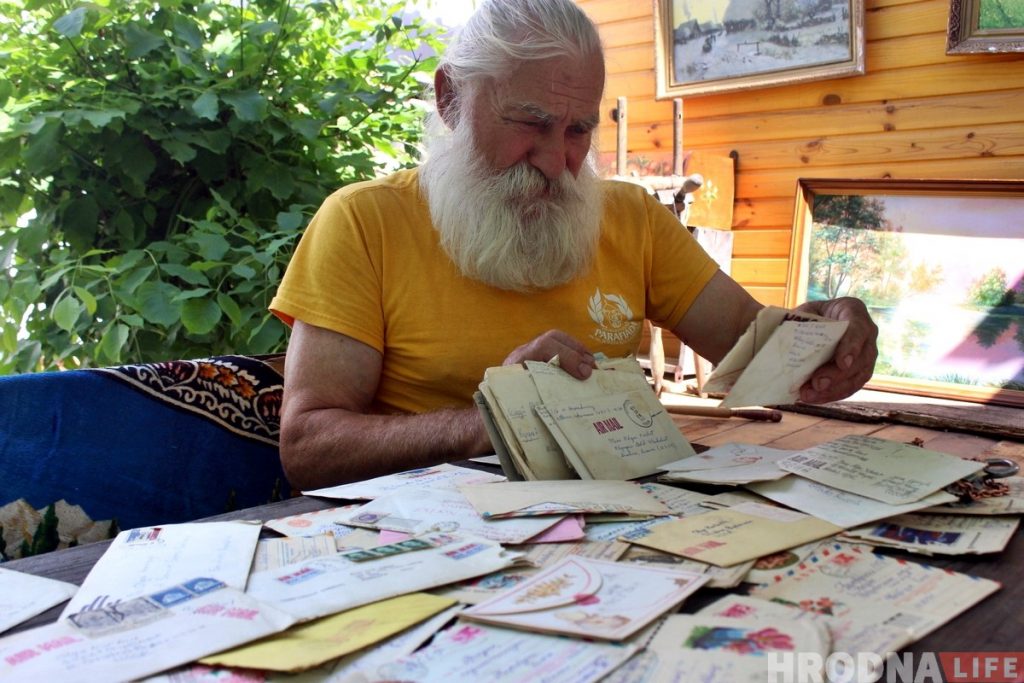 «Магчыма, Корбут іх і не бачыла». Гродзенскаму калекцыянеру прынеслі лісты для алімпійскай чэмпіёнкі
